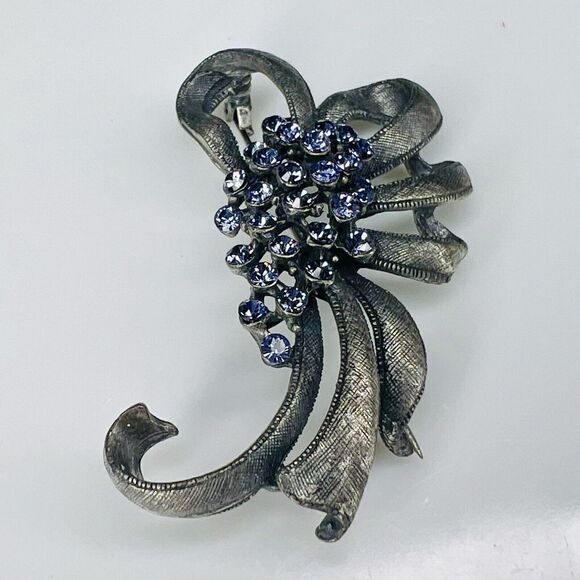 Vintage Purplish Blue Rhinestone Cluster Brooch Silver Tone Bow 4054 - Picture 6 of 9